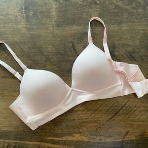 Brand new Knix T-shirt bra teen bra size M+ (34C, 32D, 34D)